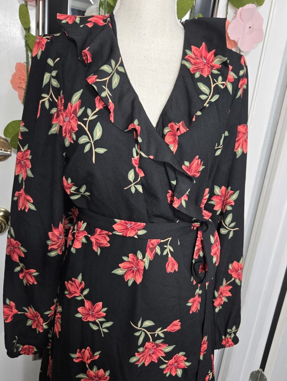 Draper James Black Floral Long Sleeve Ruffle Midi Wrap Dress Women's Sz Large - Picture 3 of 9